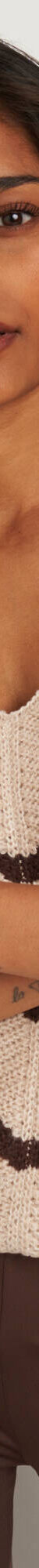 Gestreepte trui met V-hals - mohairtouch (beige / chocolade) Gestreepte trui met V-hals - mohairtouch (beige / chocolade)